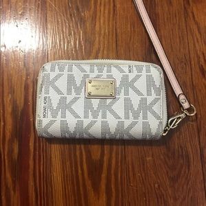 Michael kors wallet wristlet
